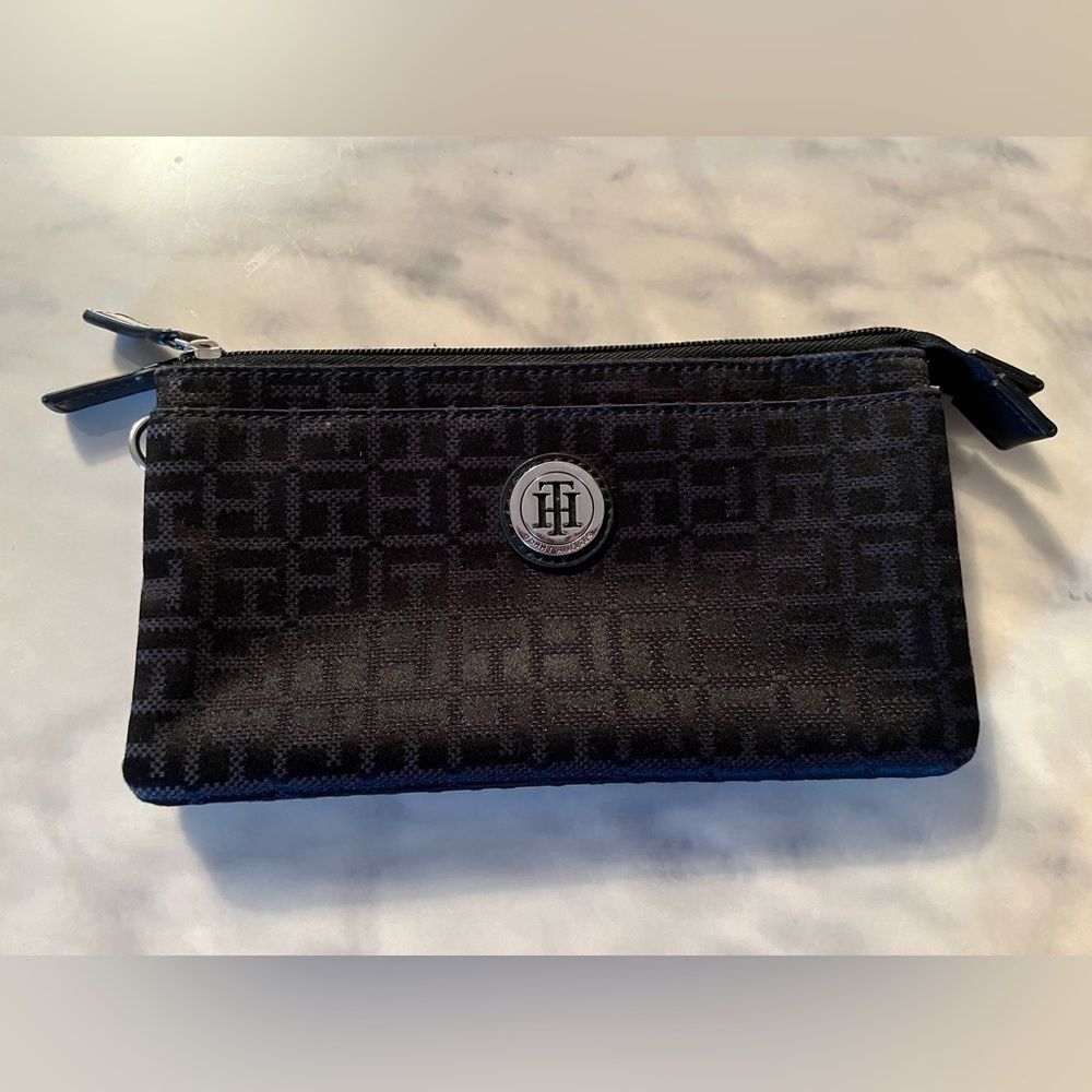 Tommy Hilfiger Black Gray Monogram Large Checkbook Wallet Signature Silver Logo